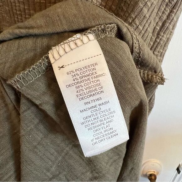 Cupio Olive Tiered top XL - Picture 5 of 6